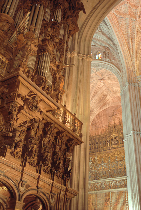 Photos of Sevilla's massive gothic cathedral, and adjoining tower, La Giralda.